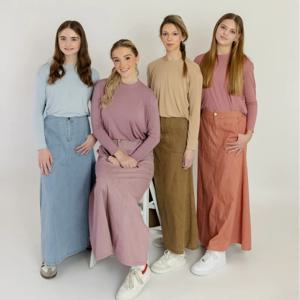AP 2025 SS 컬러 데님 청바지 스커트와 느슨한 모달 티 십대 소녀 여성 봄 여름 패션 청바지 스커트 루즈 티