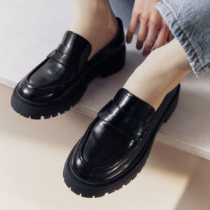 [정상가:126,000원] 4Colors_핸드메이드 카우레더 청키 솔 페니로퍼 I KM026