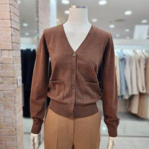 [JJ JIGOTT]JJ지고트 패치 포켓 브이넥 가디건 GM9P1CD92_DG