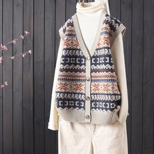 [유니제이] 슈레 노르딕 패턴 브이넥 니트조끼