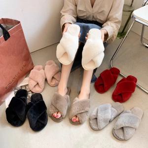 Feslishoet 여성 퍼지 슬리퍼 크로스 밴드 부드러운 플러시 아늑한 집 신발 모피 오픈 발가락 실내 실외 슬립 따뜻한 미끄럼 방지 단독