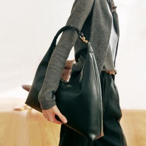 [정상가 294,000원] 5Colors_카우레더 버클 라운드 호보 백 I B05