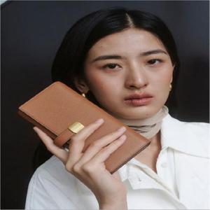 갤러리아_헤지스핸드백 HIWA5F620W3 [H-NUT] 에이치 넛 브라운 소가죽 장지갑