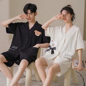 여름 패션 커플 잠옷 코튼 통기성 카디건은 만화 잠옷을 입을 수 있습니다 남성과 여성 반팔 반바지 옷깃 양복