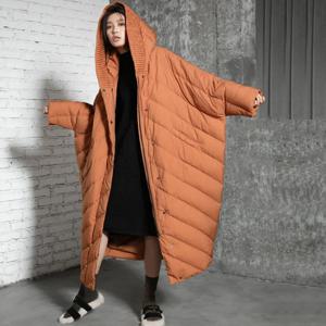 여성용 박쥐 모양 화이트 덕다운 루즈핏 큰 사이즈 후드 롱패딩 (길이 연장 및 두꺼워진 겨울 다운 재킷)