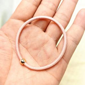 작고 신선한 머리띠, 머리끈으로 묶인 머리띠, 고무줄 포니테일 머리띠