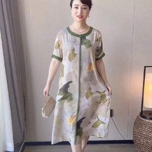 패셔너블한 여름 원피스 루즈핏 반팔 큰 꽃무늬 배 가리는 엄마 옷 스타일리시한 미디 스커트 40세 이상 여성용