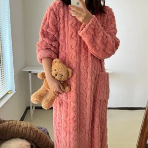 여성 잠옷 겨울 두꺼운 따뜻한 산호 벨벳 자카드 잠옷 긴 섹션 솔리드 컬러 학교 잠옷 Loungewear