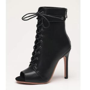 2024 여성 블랙 하이힐 부드러운 여성 신발 미끄러운 단독 맞춤형 거리 섹시한 Stilettos 부티