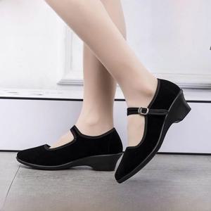 여성용 플랫 워크 슈즈 부드러운 밑창 미끄럼 방지 가을 겨울 단화 베이징 천 신발 엄마 신발 편안한 슬립온