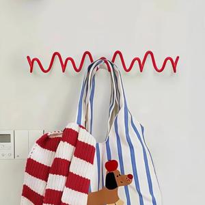 크리 에이 티브 웨이브 코트 랙 미니멀리스트 옷 랙 벽 주최자 코트 걸이 거실 의류 선반 인테리어 가구