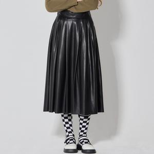 (LeOT)] 볼륨감있는 FAUX 레더 핀턱 스커트