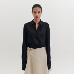 브로치 클래식 셔츠 - 블랙