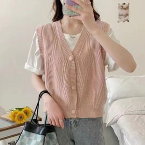 봄 가을 40대 미시 여성 데일리룩 단추 브이넥 니트 조끼 가디건
