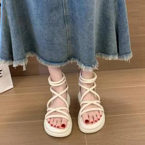 샌들 여학생 패션 센스 미니멀리즘 송편 통굽 로마 샌들