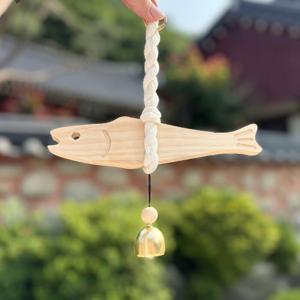 J2K 풍경 우드 행운 인테리어 종 도어벨 액막이 명태