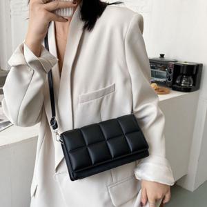 깔끔 사각패턴 퀼팅 여성 크로스백