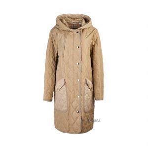 [버버리] FW24 여성 퀼팅 롱 코트 8096352 W ROXBY A23 A7026