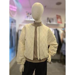 수스 세이브존03 라운드 숏 누빔점퍼 KSMS251BJP151