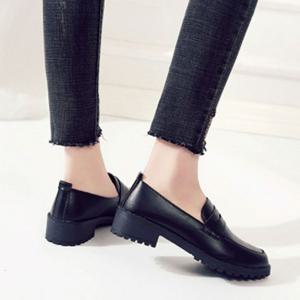 여성 회사원 오피스 출근룩 단화 슬랙스 코디 굽로퍼