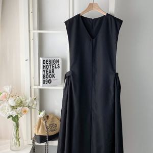 샵앤) 여성 V넥 중앙 절개 뒷지퍼 사이드조절 레이어드 원피스 DGB-WDR-4423-블랙