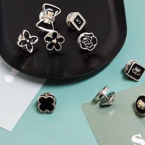 [에이치플러스몰]예쁜옷핀 블랙 포인트 여성 브로치 배찌 10개세트