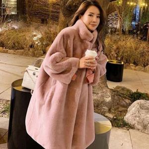 [리더스] 부드러운 루즈핏 페이크퍼 롱 코트  코디