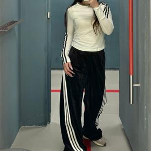 아디다스 우먼스 스토리 벨벳 바나나 와이드 팬츠 블랙 KC0179