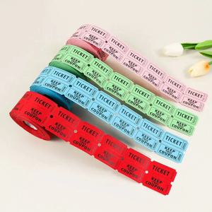 500개 다채로운 찢을 수 있는 게임 복권 노란색 녹색 글자 라벨 카니발 입장권 보상 쿠폰