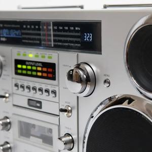 브루클린 무선 블루투스 스피커 - 실버 1980년대 스타일 휴대용 붐박스 - CD 플레이어, 카세트 플레이어, FM 라디오, USB