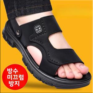 캐주얼 남성 샌들 두꺼운 밑창 미끄럼 방지 여름 야외용 방수 양방향 샌들 통기성 있는 중간 굽 디자인