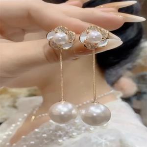   IA BEAR925 실버 니들 롱 플라워 태슬 귀걸이 여성 패션 액세서리 네핀 여름 2025 VICTORIA BEAR