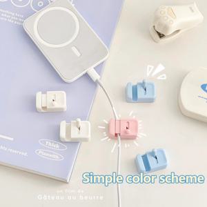 책상용 케이블 관리 클립 - 충전 케이블 및 데이터 전선용 간단한 드릴 없는 가장자리 장착형 코드 정리함.