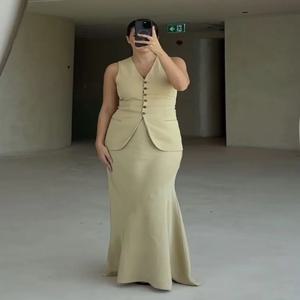 2024 여성 조끼 세트 카키색 V넥 민소매 포켓 조끼 탑 + 엘라스틱 하이웨이스트 비대칭 슬림 여성 롱 스커트