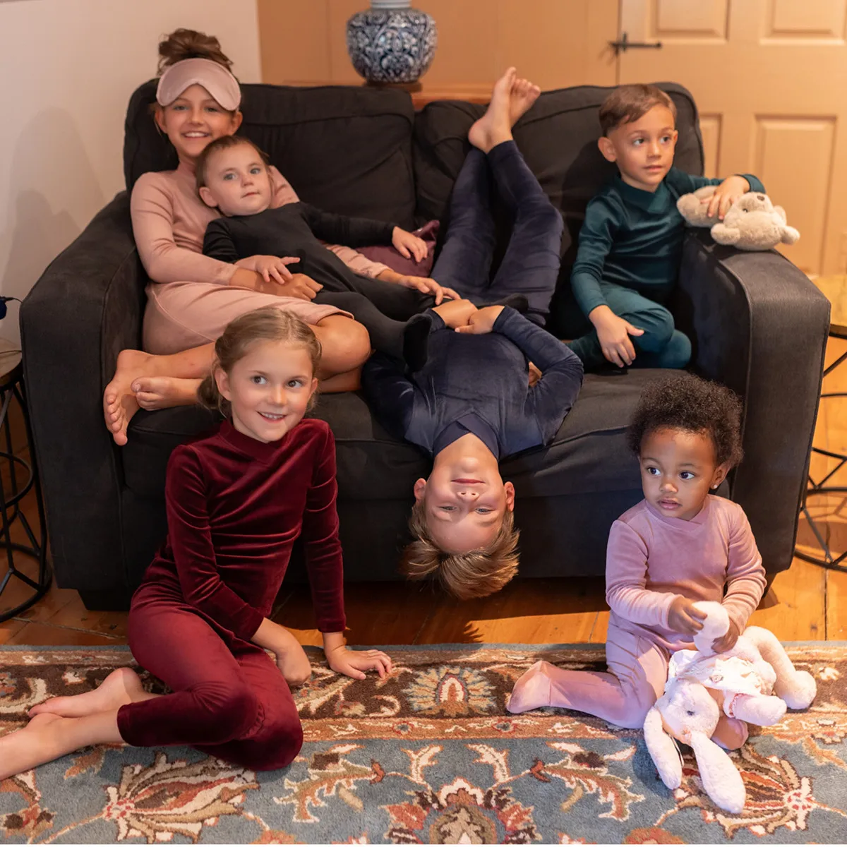 AP 2025 AW 벨루어 라운지웨어 버터처럼 부드러운 파자마 가족 커플룩 드레스 & 롬퍼 아동복 유아복 청소년 남아 여아 의류