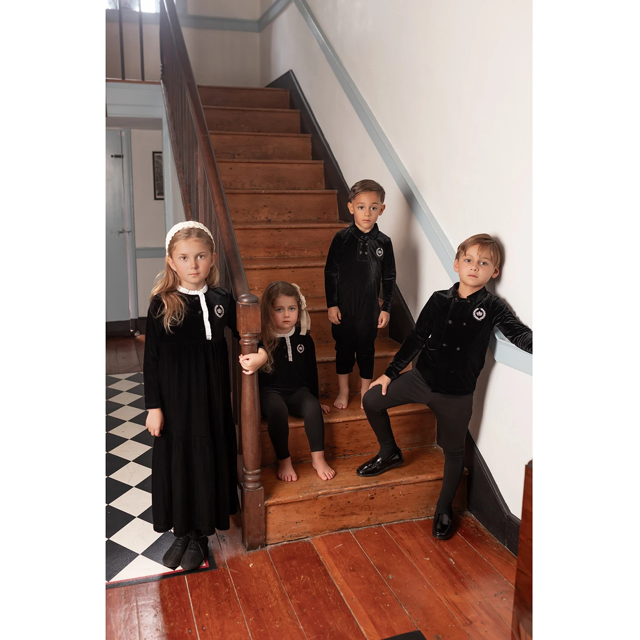 AP 프라이데이 나이트 컬렉션 걸스 벨루어 로브 자수 맥시 드레스 베이비 롬퍼 남자아이 의류 세트