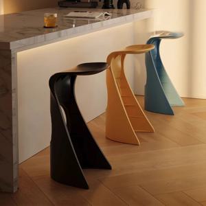 북유럽 바 의자 현대 플라스틱 거실 가구 의자 높이 인테리어 액세서리 바 의자 크리 에이 티브 우아함 아트 의자