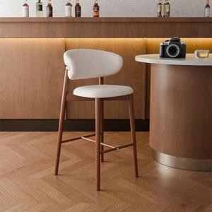 곡선형 등받이가 있는 가볍고 고급스러운 현대식 바 의자, 덮개를 씌운 좌석, 주방 아일랜드, 가족 바 및 카페에 적합