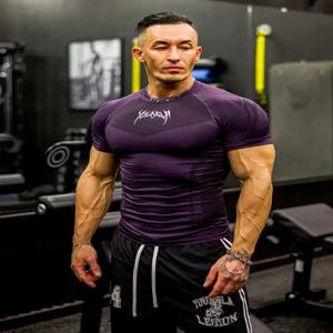 남성 반팔 2025 봄 가을 신상 피트니스 운동복 속건 통기성 스트레치 타이트 핏 티셔츠