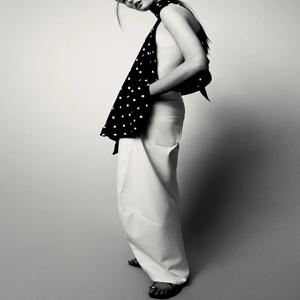 2025년 여름 신상 여성 섹시 백리스 슬리브리스 디자인 물방울 무늬 칼라 홀터넥 탑 에스닉 무대 의상 여성 패션