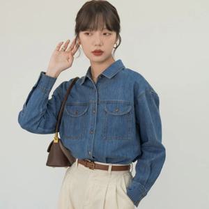 가을과 겨울 셔츠 디자인을위한 여성을위한 레트로 인기있는 계층화 된 데님 셔츠 틈새 탑 봄 새로운 데님 자켓