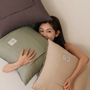 [무케] 디어리얼_허그 포켓 쿠션커버 라인 50x50 (3colors) 히든포켓/코지쿠션/집들이/이사선물