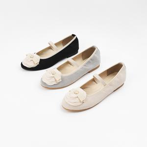 신난다슈 여성 플랫 슈즈 1cm 메리제인 플랫 구두 단화 쉬폰 코사지 MRO257230