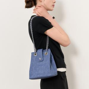 제너럴아이디어 WOMAN 데님 텍스처드 버킷 백 [2COL] / WBE2L92514