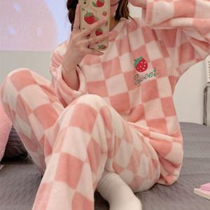 [브리치]  / NT1246 과일 자수 체크 털 수면잠옷 세트