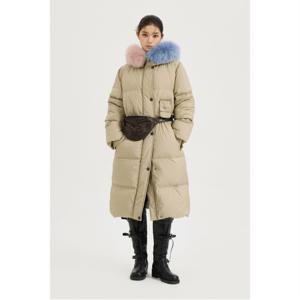 [최초가:1,580,000원] 아틀리에-컬러블럭 폭스 트리밍 롱 구스다운 코트 LFUCW24810