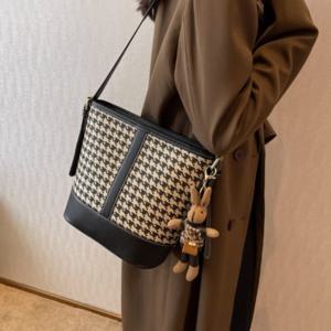 여성 트렌디 숄더백 체크 데일리 크로스 버킷백