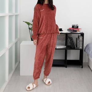 추운 겨울철 따스한 여성 수면 잠옷 플리스 버건디