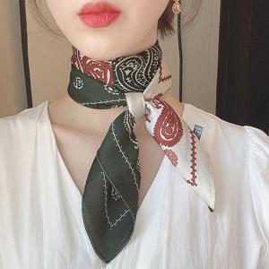 페이즐리 쁘띠 스카프 70 여자 목 명품 딥그린 배색