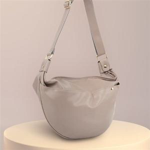 가벼운 반달 모양 합피 여성 캐쥬얼 크로스 가방